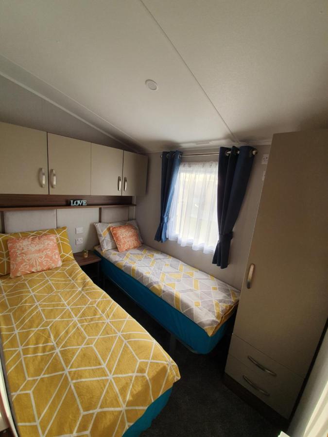 Rj Luxury Caravan Hire With Hot Tub Tattershall Exterior photo